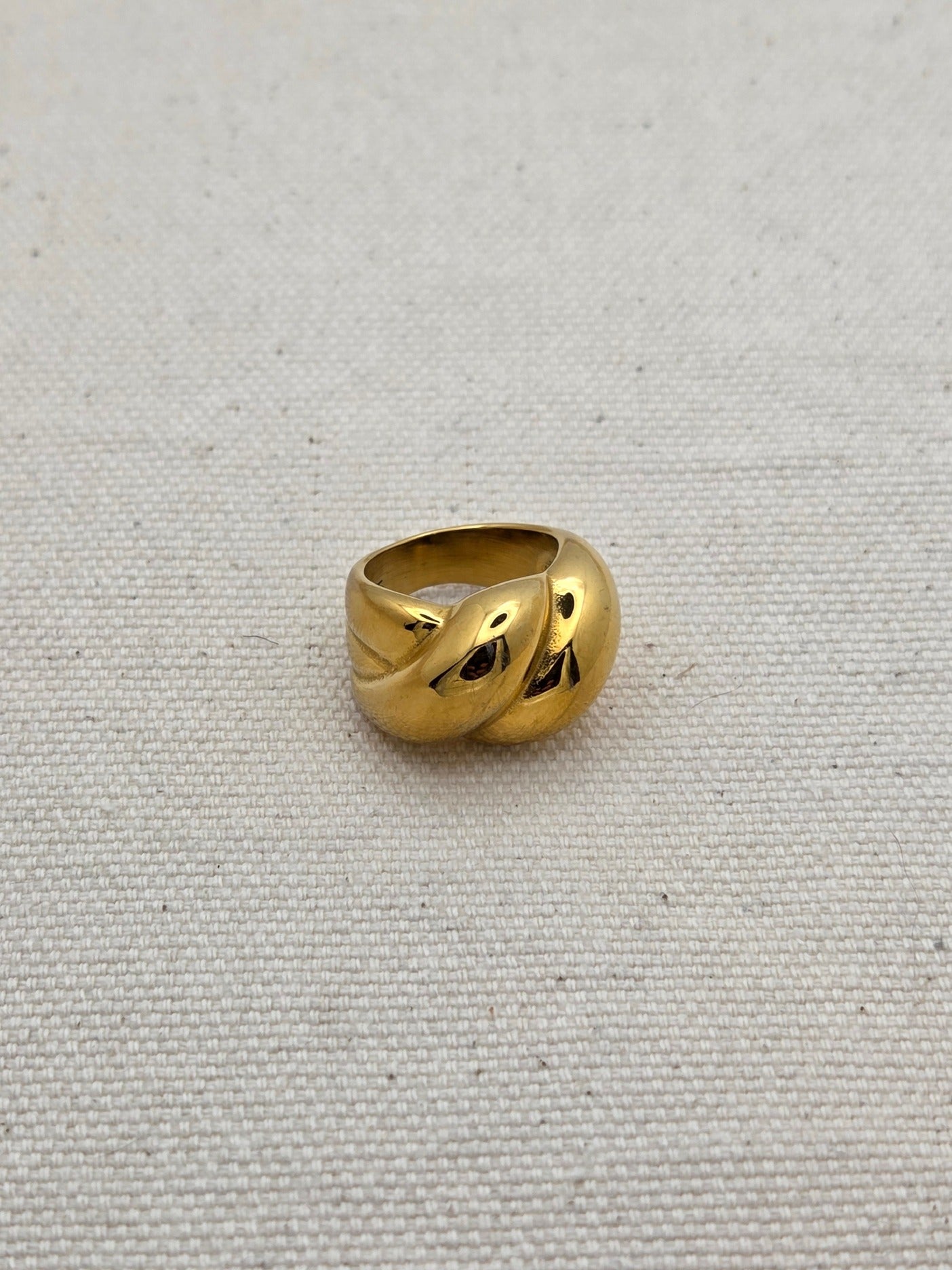 Anillo bañado en oro para mujer