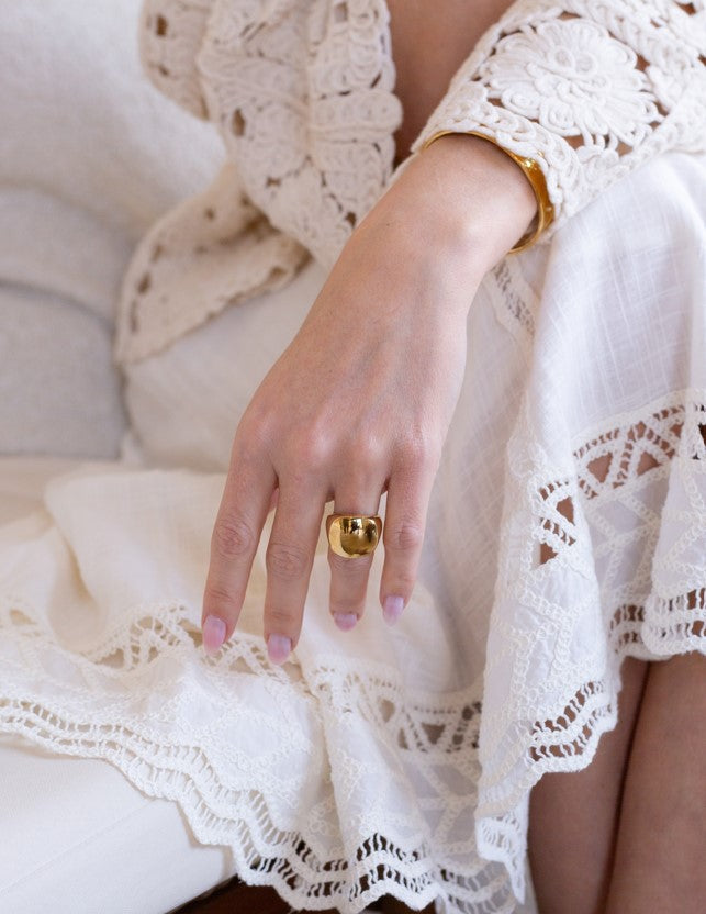 Anillo de oro cuadrado de Helou Bijoux - Mica