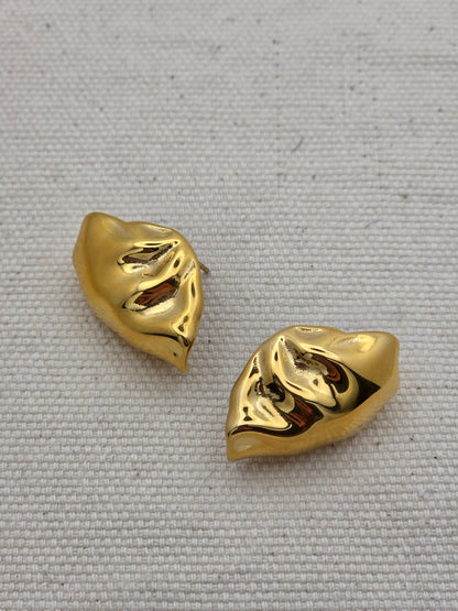 Pendiente con textura de oro para mujer