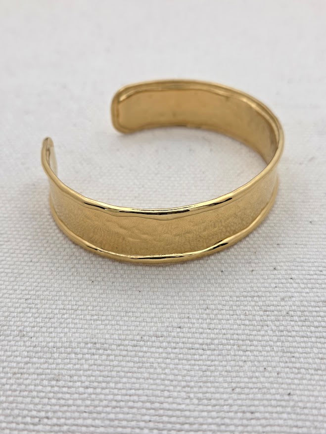 Pulsera dorada fina y ajustable para muñeca o antebrazo